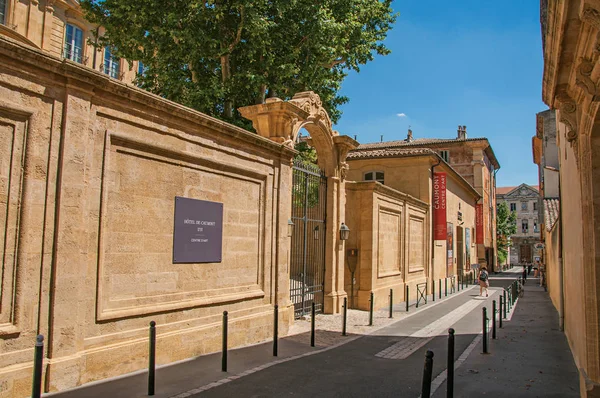 Binalar ve Aix-en-Provence bir geçit sokak. — Stok fotoğraf