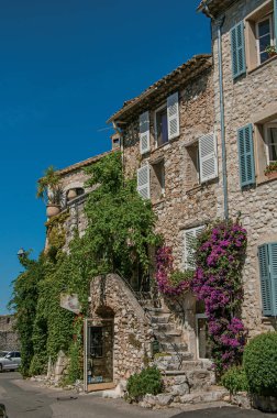 Merdiven ve kahkaha Saint-Paul-de-Vence'nin köyde ev.