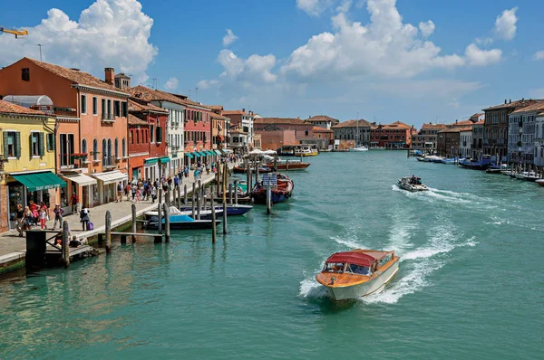 Murano Italy May 2013 View Buildings Front Canal People Boats — Stock Photo, Image