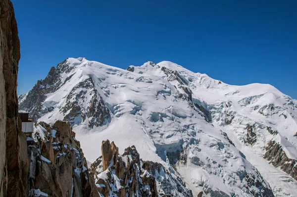 Snöiga Mont Blanc Solig Dag Sedd Från Aiguille Midi Nära — Stockfoto