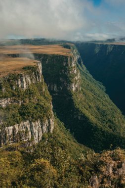 Dik kayalıkları ve yaylası olan Fortaleza Kanyonu