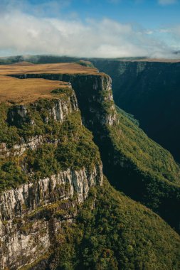 Dik kayalıkları ve yaylası olan Fortaleza Kanyonu
