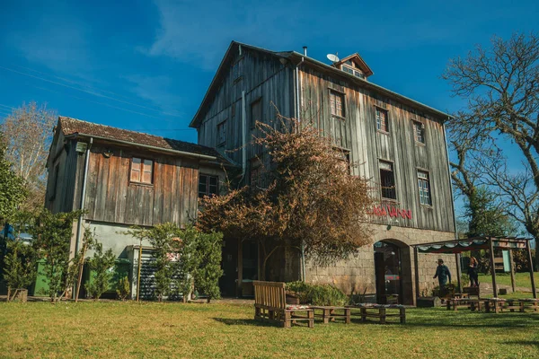 Old rural house made of wood and stone with people — Stock Photo, Image