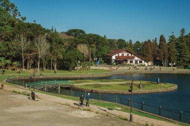 Gramado 'da gölü ve kır evi olan Wooded Park