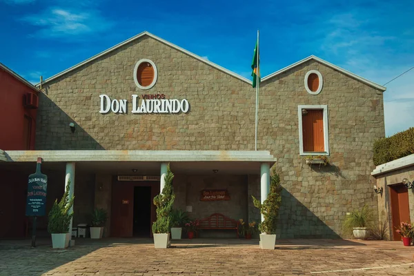 Fachada rústica del edificio de la bodega Don Laurindo — Foto de Stock