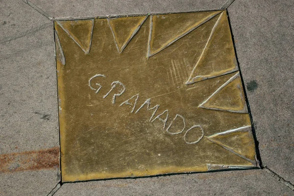 Металева дошка на шляху слави Грамадо — стокове фото