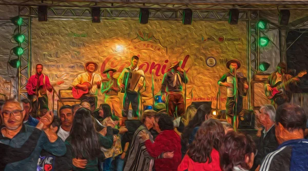 Människor som dansar och musiker på folkloristisk festival — Stockfoto