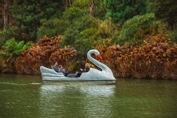 Barcos a pedal de fibra de vidrio en un lago en Gramado —  Fotos de Stock