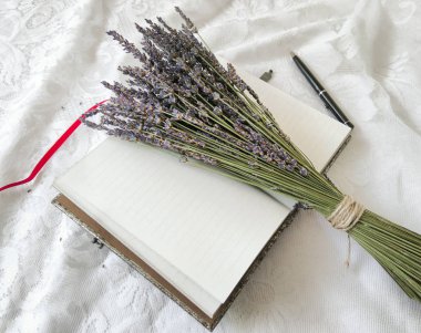 Lavanta whith defter