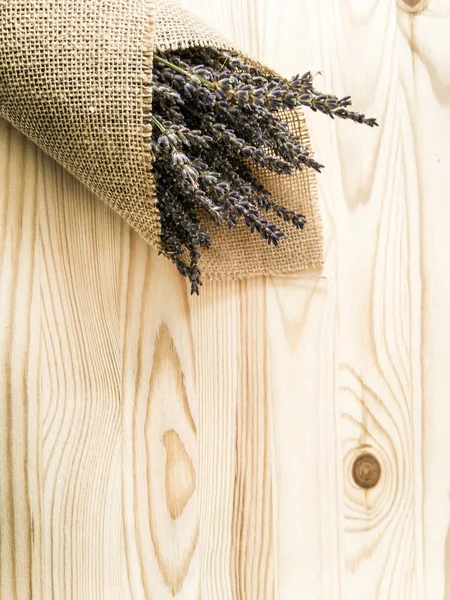 Lavanta bir ahşap üzerine