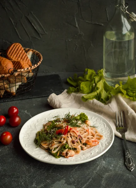  akşam yemeği için lezzetli makarna