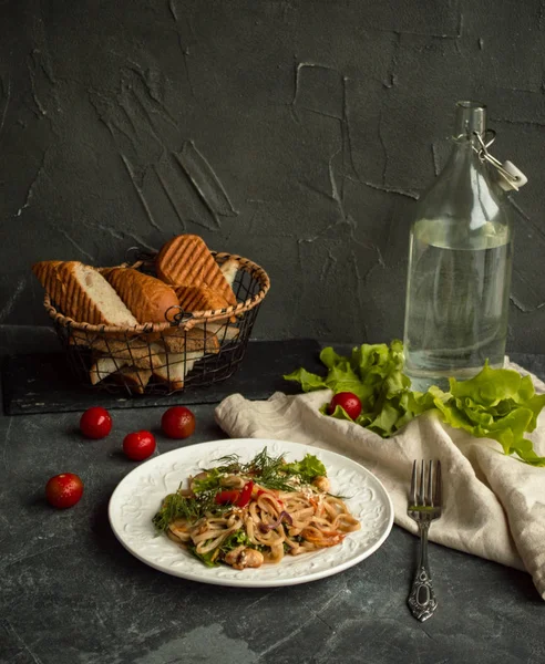  akşam yemeği için lezzetli makarna