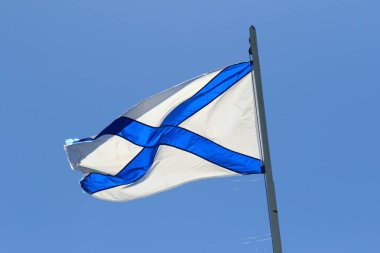 Rus Donanması St Andrew mavi gökyüzü arka plan üzerinde deniz bayrak