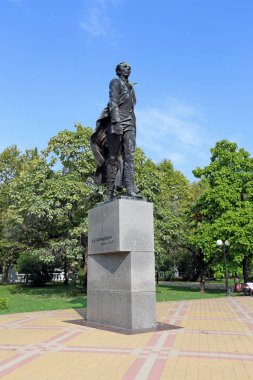 Sochi Nikolay Ostrovsky Meydanı'na bir bronz anıt