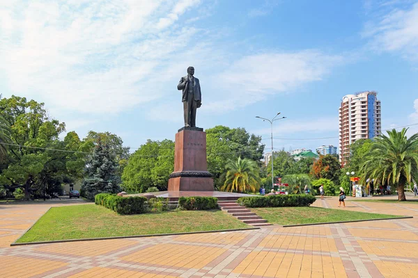 Monumentet till ryska revolutionsledaren Vladimir Uljanov-Le — Stockfoto