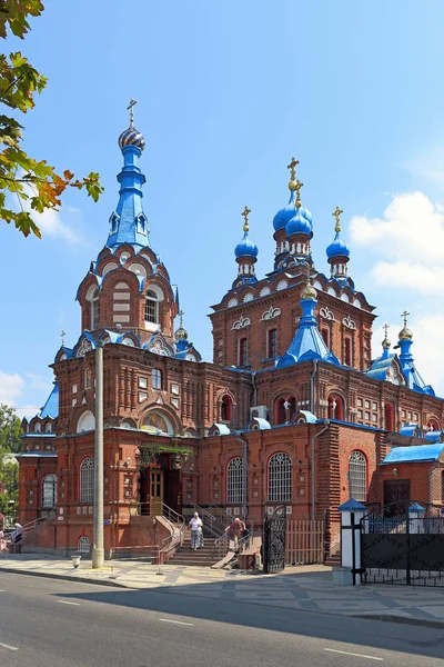 Igreja Ortodoxa de São Jorge em um dia ensolarado de verão em Krasnodar — Fotografia de Stock