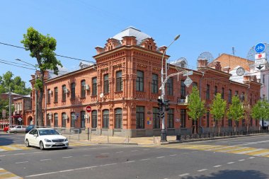 Mimari anıt tuğla ev genel Nazarov bir Sunny üzerinde