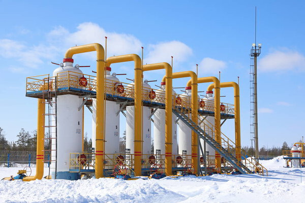 Компрессорная станция в солнечный день
