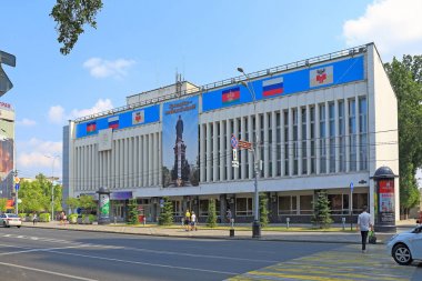 Krasnodar, Rusya - 18 Ağustos 2015: Yönetim Belediyesi Krasnodar şehir, Krasnaya street, 122. Belediye konser salonu organ ve oda müziği görünümünü
