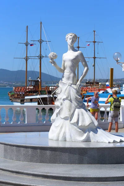 Escultura noiva branca resort russo Gelendzhik no Krasnodar — Fotografia de Stock