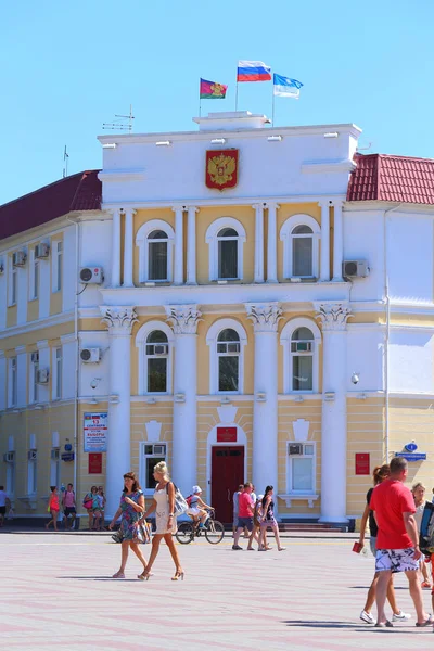 Gelendzhik Krasn tatil beldesinin belediye binasına giriş — Stok fotoğraf