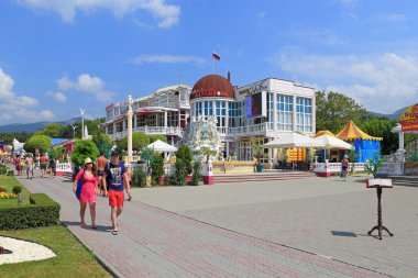 Karadeniz kıyısındaki Kabardinka beldesinin turist ve mimarisi 