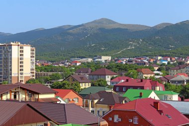 Rus Karadeniz Resoru 'ndaki kır evleri ve mini otellerin çatıları