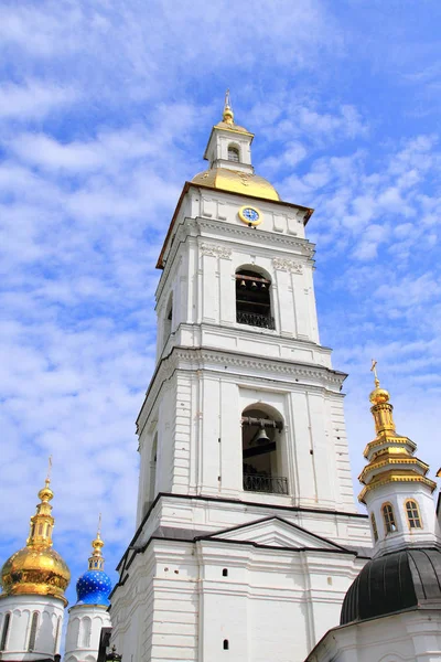 Bell tower with clock Of St. Sophia assumption Cathedral of Tobo — Stock Photo, Image