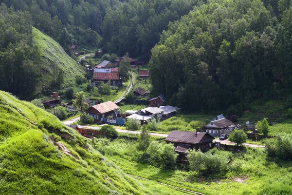 Vista superior de casas antigas na cidade siberiana de Tobolsk, na Rússia — Fotografia de Stock