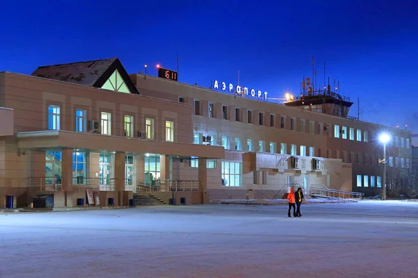 Novy Urengoy 'daki havaalanı binası Yamalo-Nenets A — Stok fotoğraf