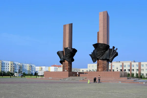 Memorial da memória na cidade siberiana de Novy Urengoy Rússia Imagens De Bancos De Imagens