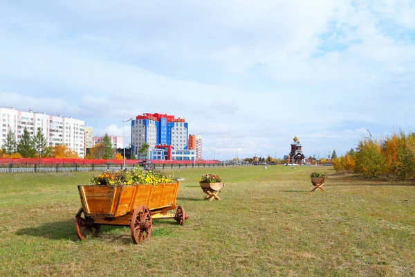 Urban landscape of New Urengoy in autumn in the North of Western — Stock Photo, Image