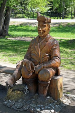 Altai bölgesindeki Srostki köyünde ahşap heykel