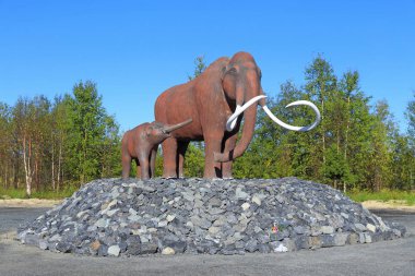 Rusya 'nın Sibirya kenti Nadym' de Mamut heykelleri