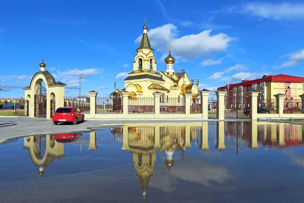 Orthodoxe Kirche im Dorf Pangody im Norden des Westens — Stockfoto