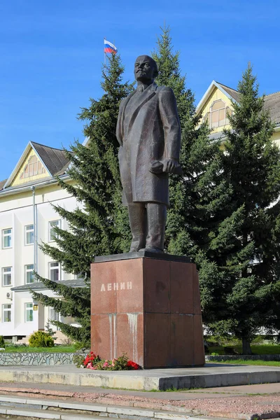 Пам'ятник Володимиру Леніну в селі Алтайське в А. — стокове фото