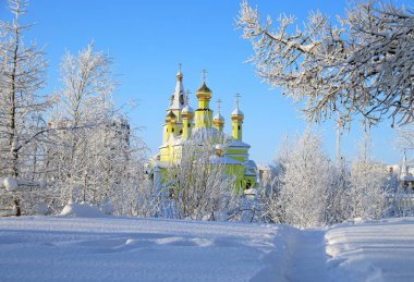 Ortodoks St. Nicholas Kilisesi Yamal 'da soğuk bir kış gününde