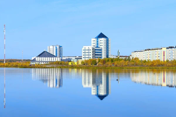 Nadym Rusko Září 2014 Podzimní Městská Krajina Jezerem Nadymu Ruské — Stock fotografie