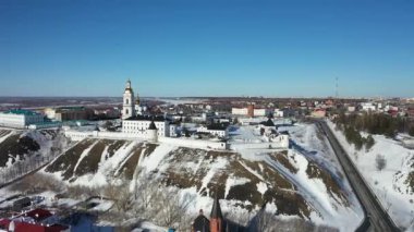 Rusya 'nın Tobolsk Tyumen bölgesindeki eski Kremlin' in yüksekliğinden görüntü