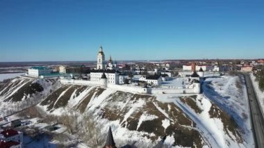 Rusya 'nın Tobolsk Tyumen bölgesindeki eski Kremlin' in yüksekliğinden görüntü