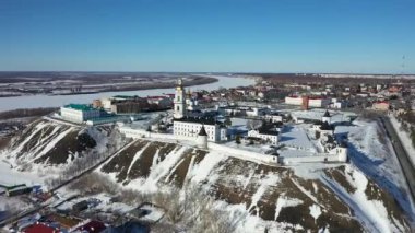 Rusya 'nın Tobolsk Tyumen bölgesindeki eski Kremlin' in yüksekliğinden görüntü