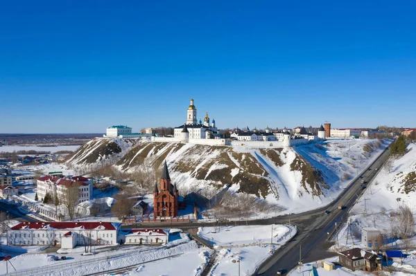 Rusya 'nın Tobolsk Tyumen bölgesindeki eski Kremlin' in yüksekliğinden görüntü