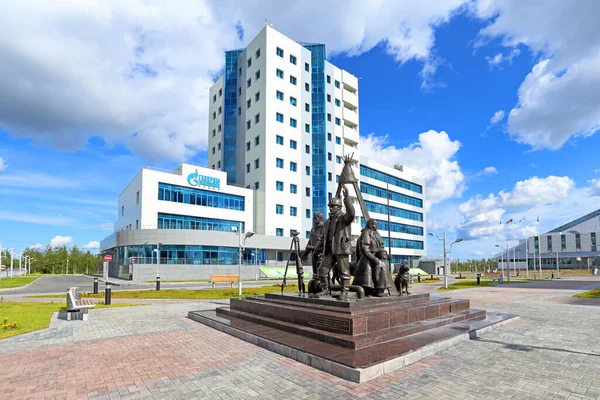 Nadym Russia September 2012 Sculpture Honor Gazprom Long Term Friendship — Stock Photo, Image