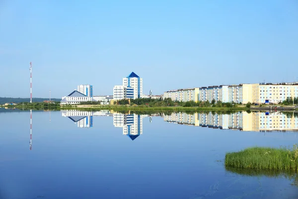 Zicht Het Yantarnoe Meer Gebouwen Stad Nadym Het District Yamalo — Stockfoto