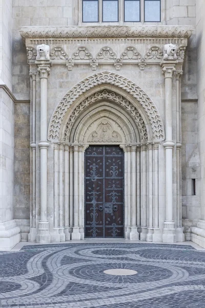 Украшенный вход в церковь — стоковое фото