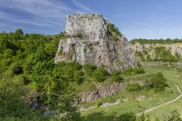 Paysage Vallonné Avec Roches Calcaires Jurassiques — Photo