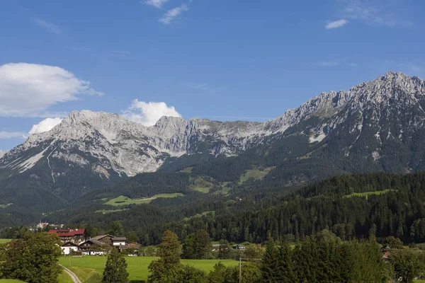 Pittoresco Villaggio Nelle Alpi — Foto Stock