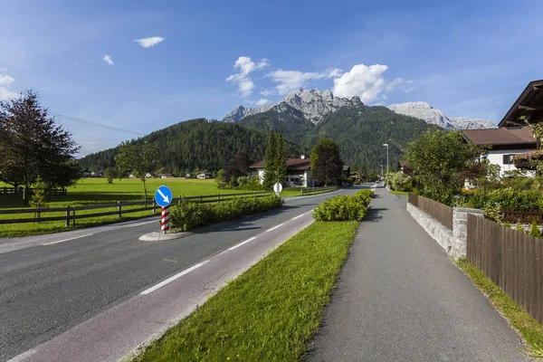 Pittoresco Villaggio Nelle Alpi — Foto Stock