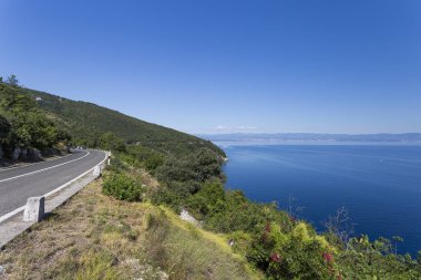 Dolambaçlı yol güzel görünümünden