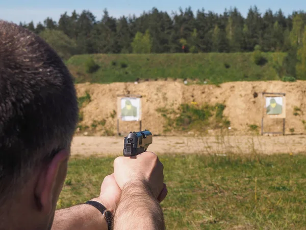 Training at the shooting range — Stock Photo, Image